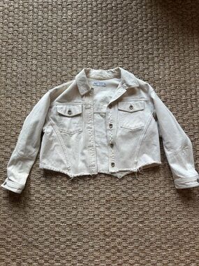 Zara Cream Cropped Denim Jacket with Frayed Hem